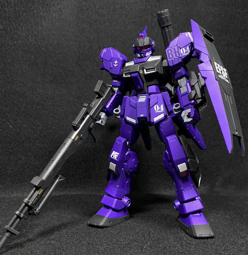 ハデスとか考えてません。赤いバイザーが似合ってたので赤にしたまでです。それと、サーベルを腰にはめると確実に塗装ハゲするのでつけれてません。…反省点だなぁ。