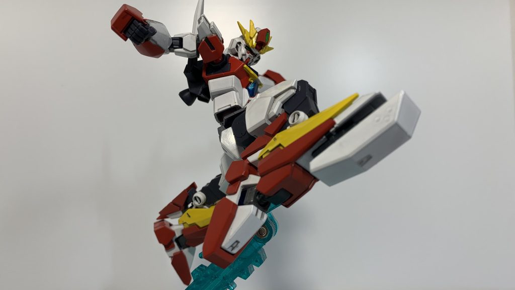 《乱砕銃ヘパイストス》膝部に内蔵されている小型ガトリング砲。ゼロ距離での発砲時に威力を発揮し、敵機を破壊するのに十分な破壊力を有する。武装名称はローマ神話に登場するウゥルカヌス(ヴァルカン)と同一視されたギリシャ神話のオリュンポス十二神の鍛冶神ヘパイストスから。