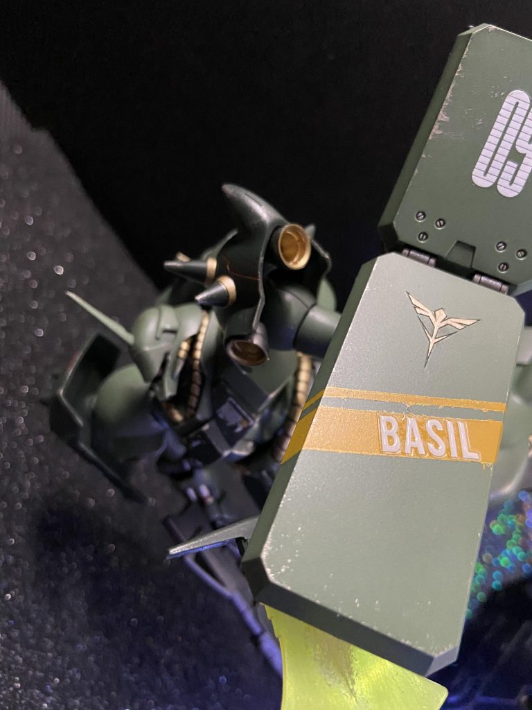 ネオジオン軍バジル・オンパスタ曹長の指揮官機設定です。