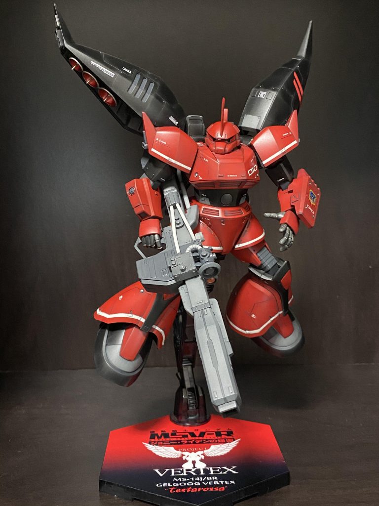 ゲルググ本体は腹部の延長、肩幅詰め、股関節拡大などバランス調整をして、全体にディテール追加しています。