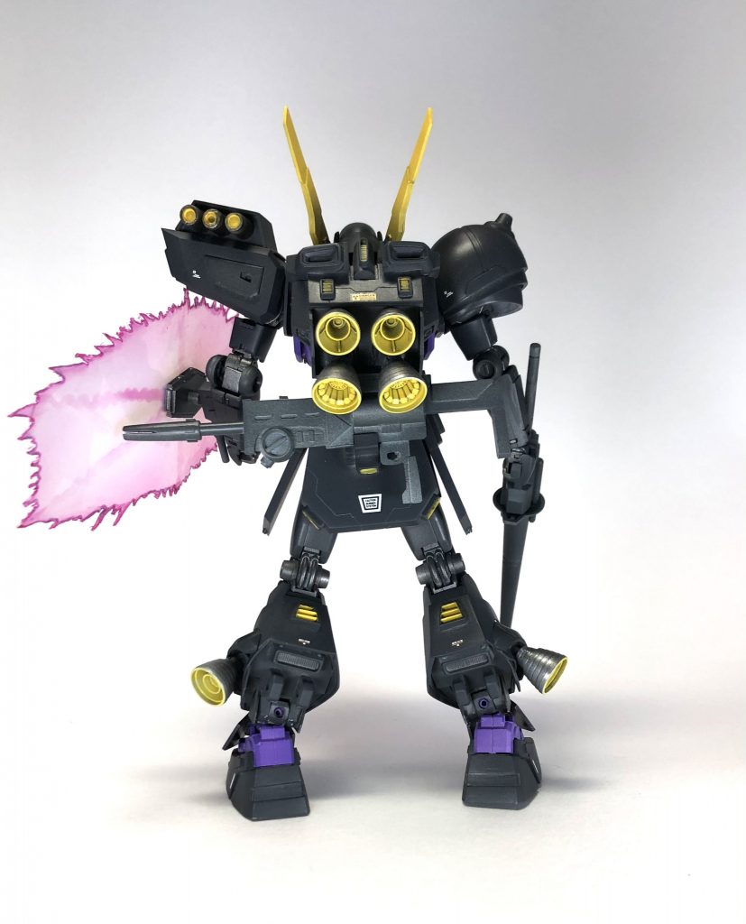 バックパックはプラ板とプラ棒、Gセルフのバックパックとその他ジャンクパーツを使い製作してます。ビームライフルはプラ板からスクラッチしてます。