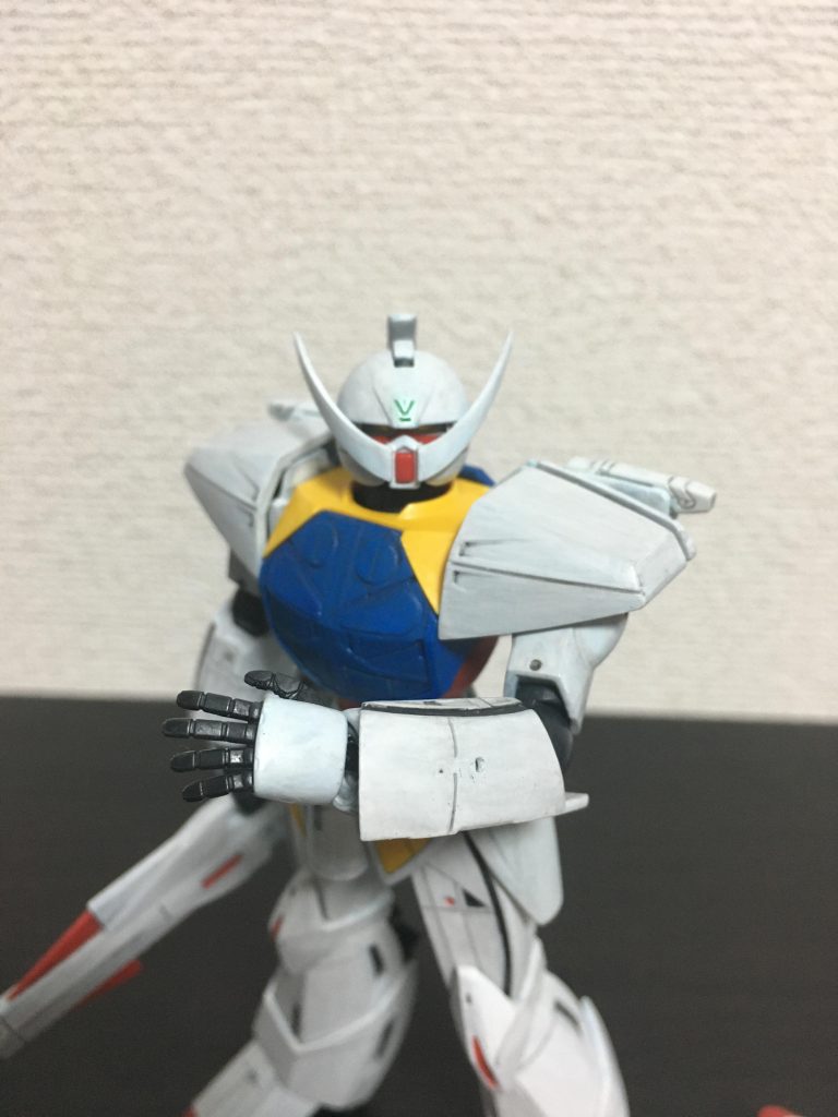 キットのままだとシールドは腕のスリットに差し込む造りですが、擦れて塗装が剥げてしまうだろうなと思ったので、ネオジム磁石で埋めて、シールドにも同じく磁石を仕込んで取り付ける方式に変えてあります。