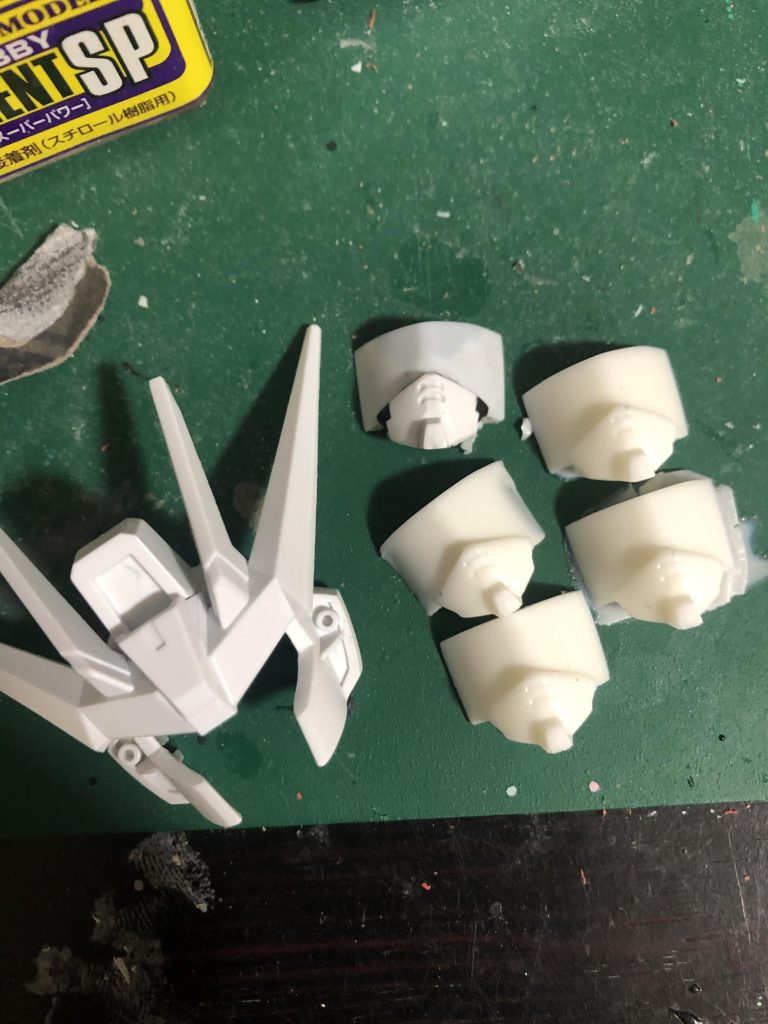 改造フェイス。複製してソードランチャーにも使えるようにしました。ヘルメットも目が大きく見えるように加工してあります。