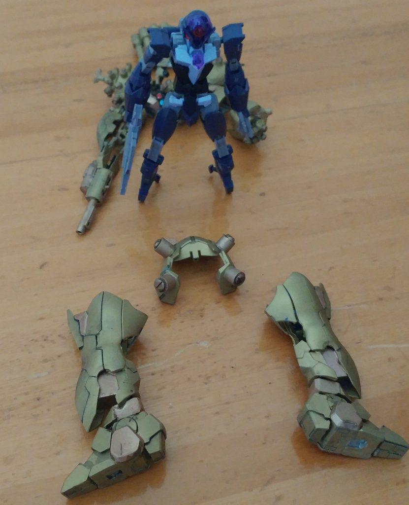 アーマーはすべてペダニウム合金で構成されているため、防御力の高さは折り紙付きのこと、また、各関節にはサブジュネレーター搭載のサブアームやモーターを搭載しているので通常のMSの12倍近い怪力を発揮できる。しかし、姿勢制御や運動性能を犠牲にしているので他アーマーと比較すると非常に鈍足。しかし、並外れた防御力と怪力、そしてライフルを専用のアタッチメントで右腕部に直接接続する「ペダニウムランチャー」、胸部の「多連装レーザー砲」は高い火力を持つ。