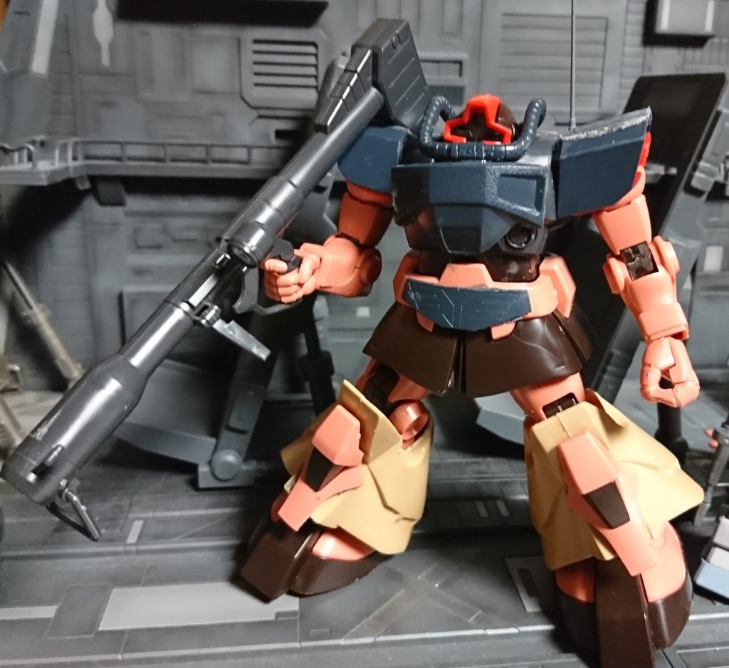 足は1/100トロピカルテストタイプ　1/144MSVのドム足は小さすぎるので1/100で丁度いいくらい　そのままだと寂しいのでドム足の膝アーマー追加