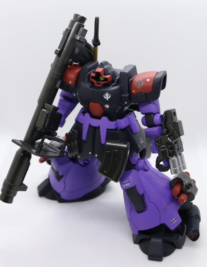 モノアイはシールではなく、可動も出来る様に改造してあります。スジボリも一部追加してあります。