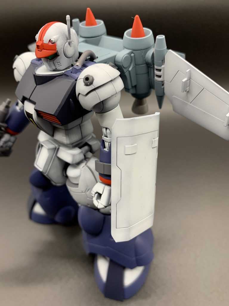 顔・肩・シールドがガンキャノン初期型。砲台部は余剰パーツとワイヤーで改造してます。ボディ腕部がリバイブのガンキャノンです。