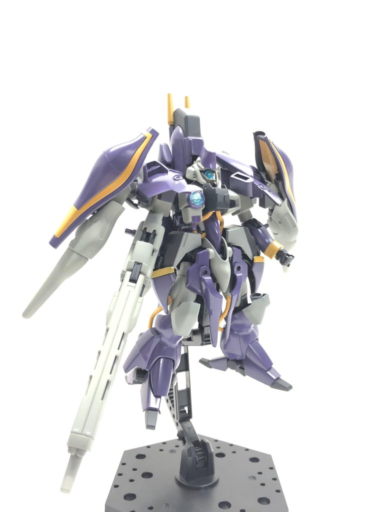 頭はギャプランとガザCの物を組み合わせて、その他外装はヴァルヴァロのパーツを多く使ってます。