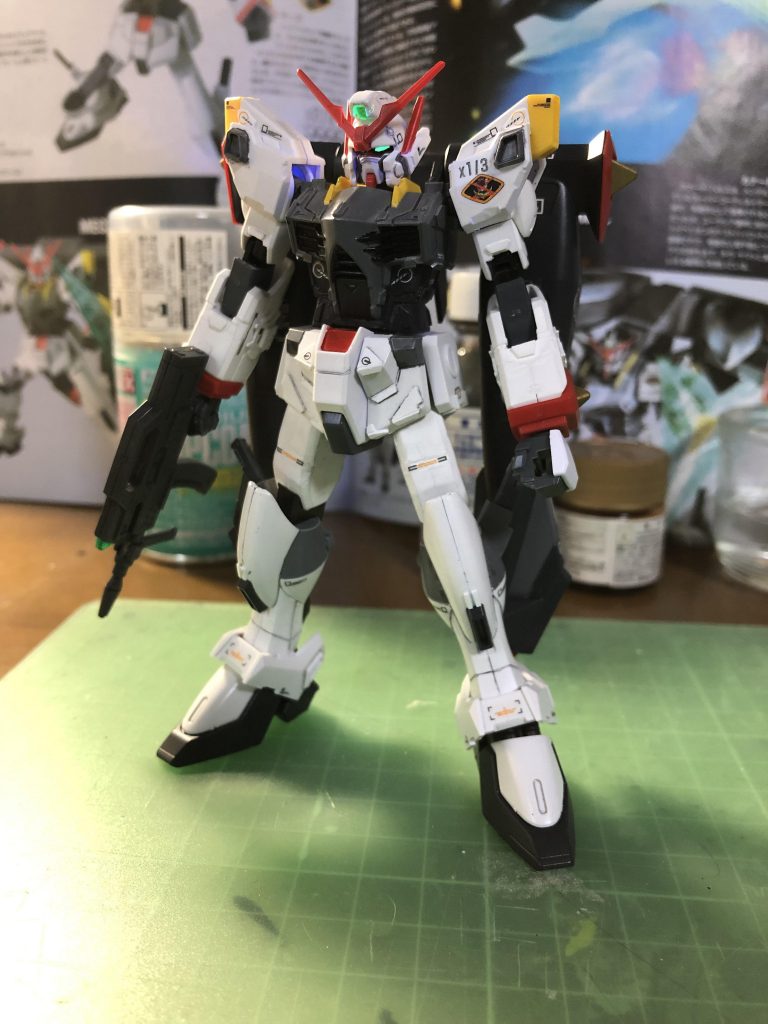 前面ショット腕・脚・ウエストを少し延長して全体的にプロポーションを良くできるように加工しました。