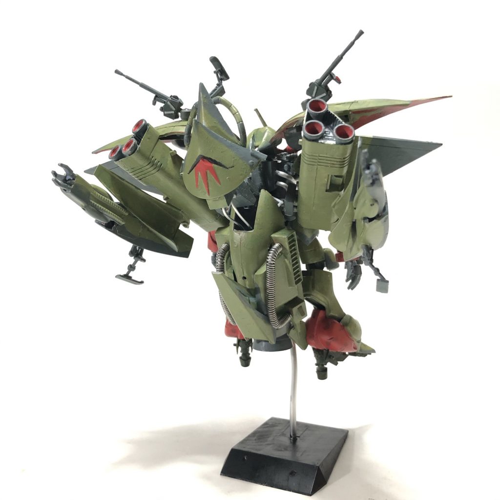 うしろエルメスの部分は背部と肩部へ集中。MSのバックウェポンシステムとして運用。