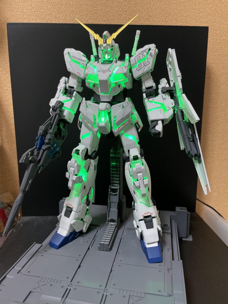 一度組んで足の左右反対に気づいたので直してます…(メイン写真) 