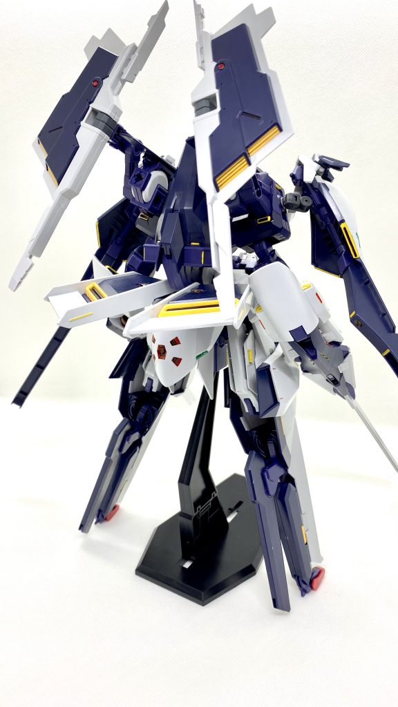 本当は尻のスラスターユニットも完成稿に寄せたかったのですが、技術が足りずに断念。ですが、フルドド無印を装備した事で個人的な背中の物足りなさは解消出来たので割と満足。