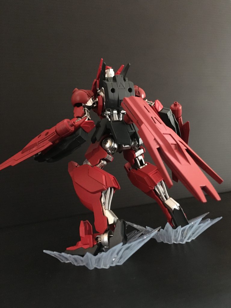 噴出する圧縮空気の気流によりエイハブ粒子を加速、振動させ、広範囲にγナノラミネート反応をおこすことで敵の装甲耐久性を低下させる。