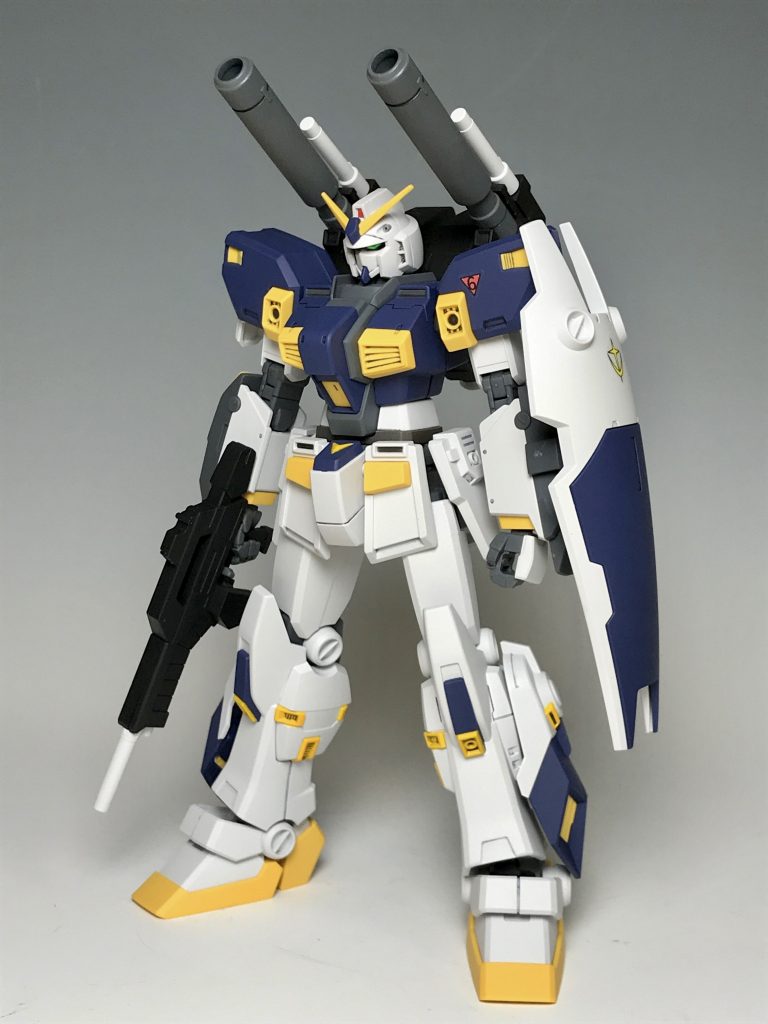 フロントビューです。支援機然としたデザインですね。腕関節に新機能が搭載された最初のキットです!