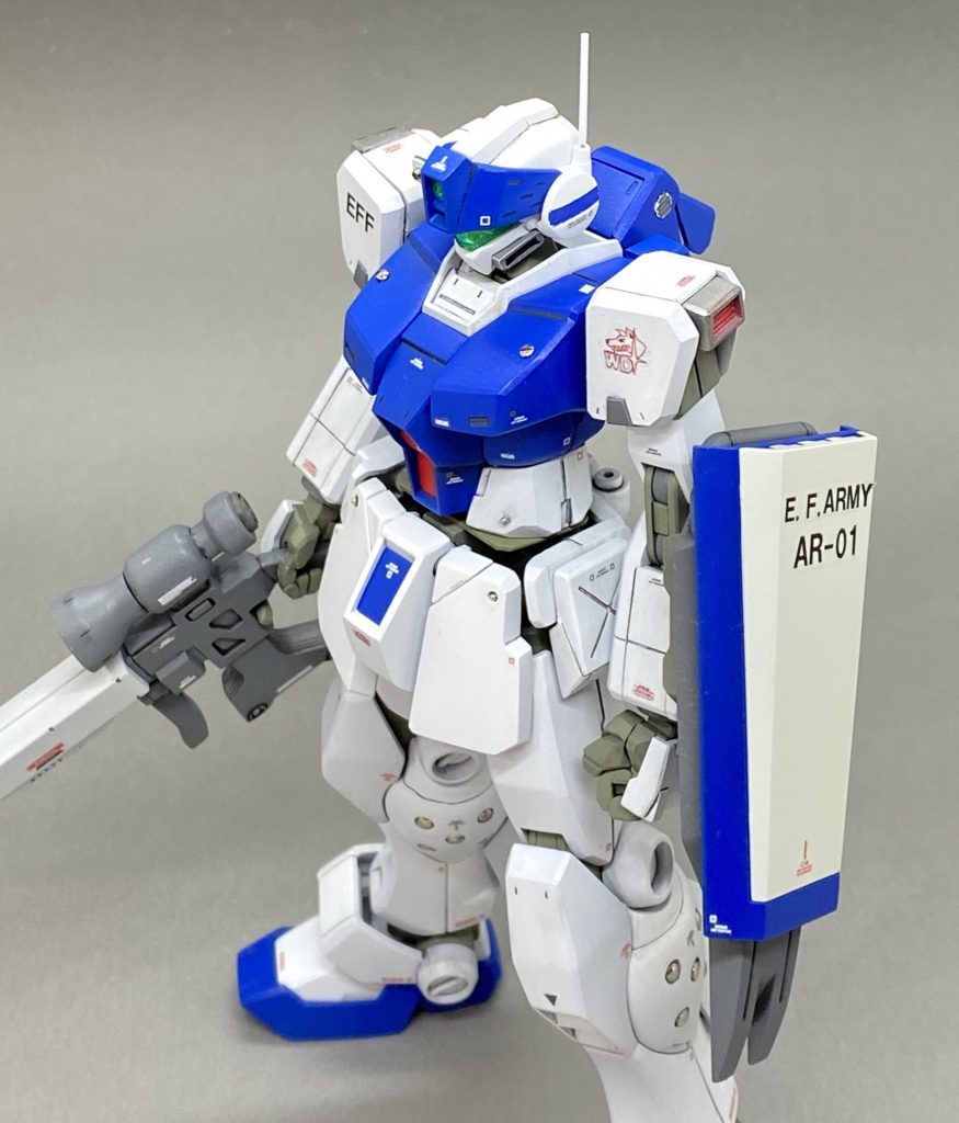 部隊マーク等は自作デカールです。メタルパーツに腕時計のネジ等を使用してみました。