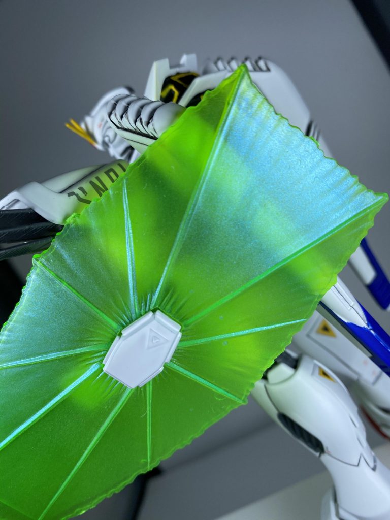 ビームシールドには青のパールを軽く吹いてます。写真では分かりづらいですが、光の加減で青色にキラキラ光って綺麗です✨