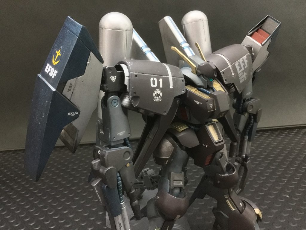 15年振りにプラモデル作りに復帰する為、道具を集め勉強して作成した2体目。基本色の青みがかった灰色を作るのが大変でした。