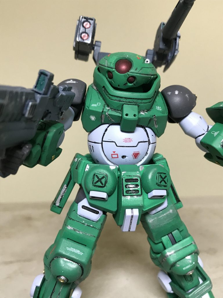 水転写デカールは バンダイ製と他の水転写デカールを貼り 鉄の棺桶なので エナメルシルバーで 塗装剥げを しました。
