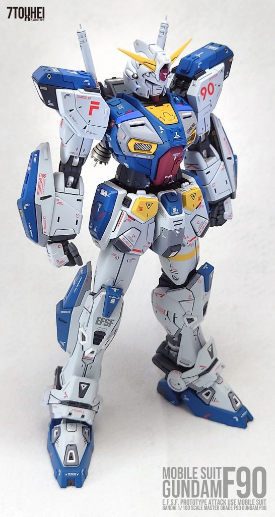 工作はスジ彫りと既存モールドの彫り直し、プラ板貼付け、エッジ出しもチャレンジしましたがなかなか難しかったです。あと首とおなかを少しだけ延長。メタルパーツとディテールアップパーツも少し使いました。カラーは少し渋めに、と、ノズル?ダクト?類は色を変えました。トップコートは半光沢です。