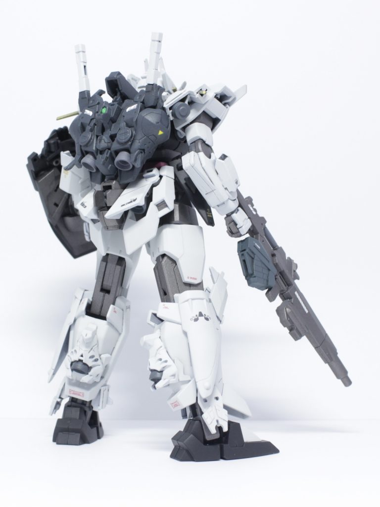 前後写真「千円以内でできるだけ素材を多く買って使い切る」作戦でいきました。MILLEはラテン語で「千」、MIxing Laid out by Limited Elementsは「限定的要素により設計されたミキシング機体」ということで。