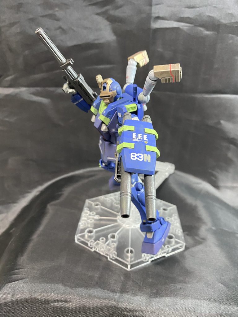 プレバン購入のナイトシーカーは武器が少ないのでジャンクパーツのダブルライフル&シールドで武装力アップ。