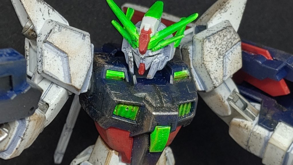 シャイニングガンダムから大分イメージ変わるなあ、なんか細身に見える?