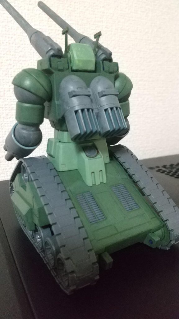 タンク部分のリアダクトも塗り分けてみました