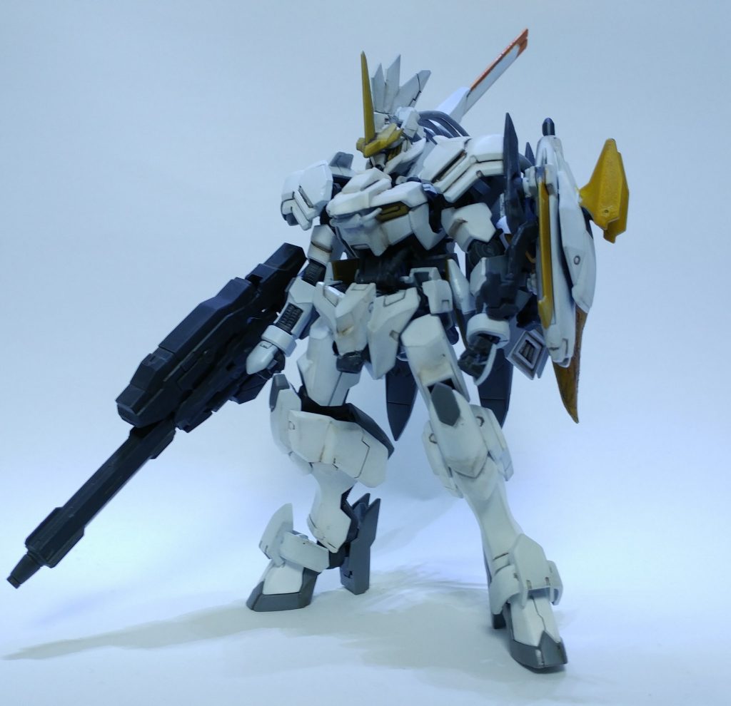 今回はjackさん本人の要望でトールギスっぽい見た目にしつつ、jackさんがモンハンで使用している武器を再現して仕上げてみました。