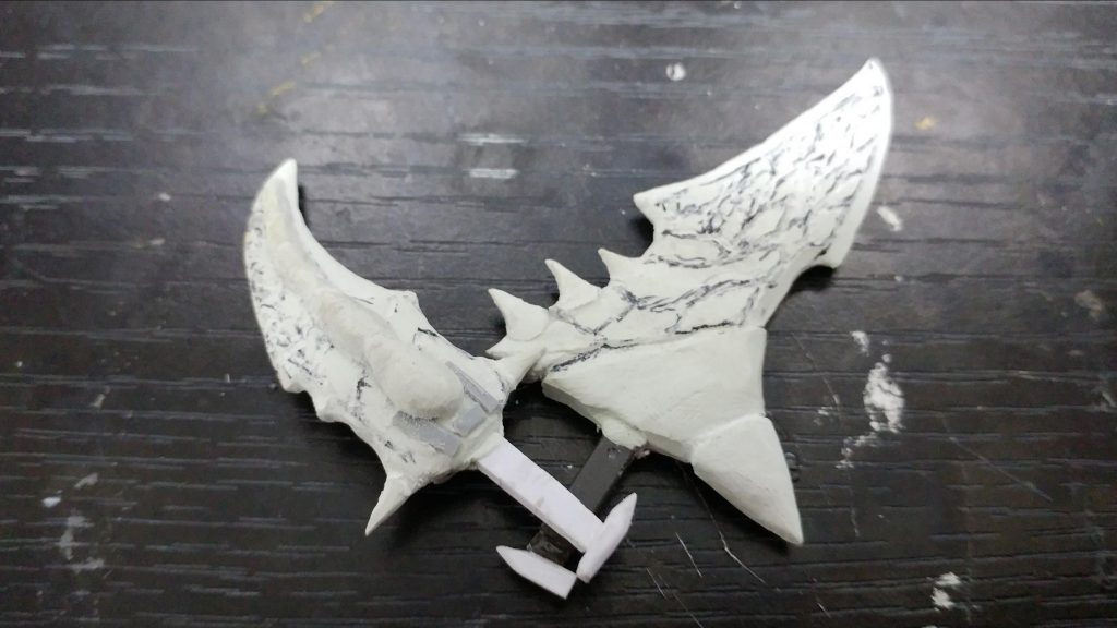 コウリュウノツガイ塗装前。鱗やモールドはリューターなどで削り出しています。