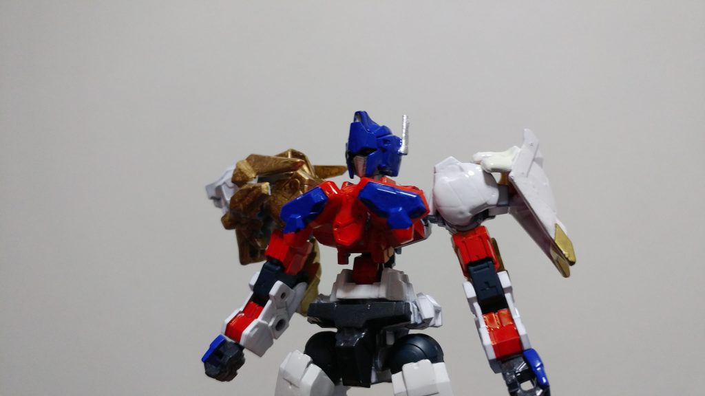 30MMのアルトをベースにコンボイ顔を百式の頭部にダブルオーのアンテナを付けて再現いろんなアニマギアをミキシングして作ったライオンの頭部を30MMのポルタノヴァの肩で接続 