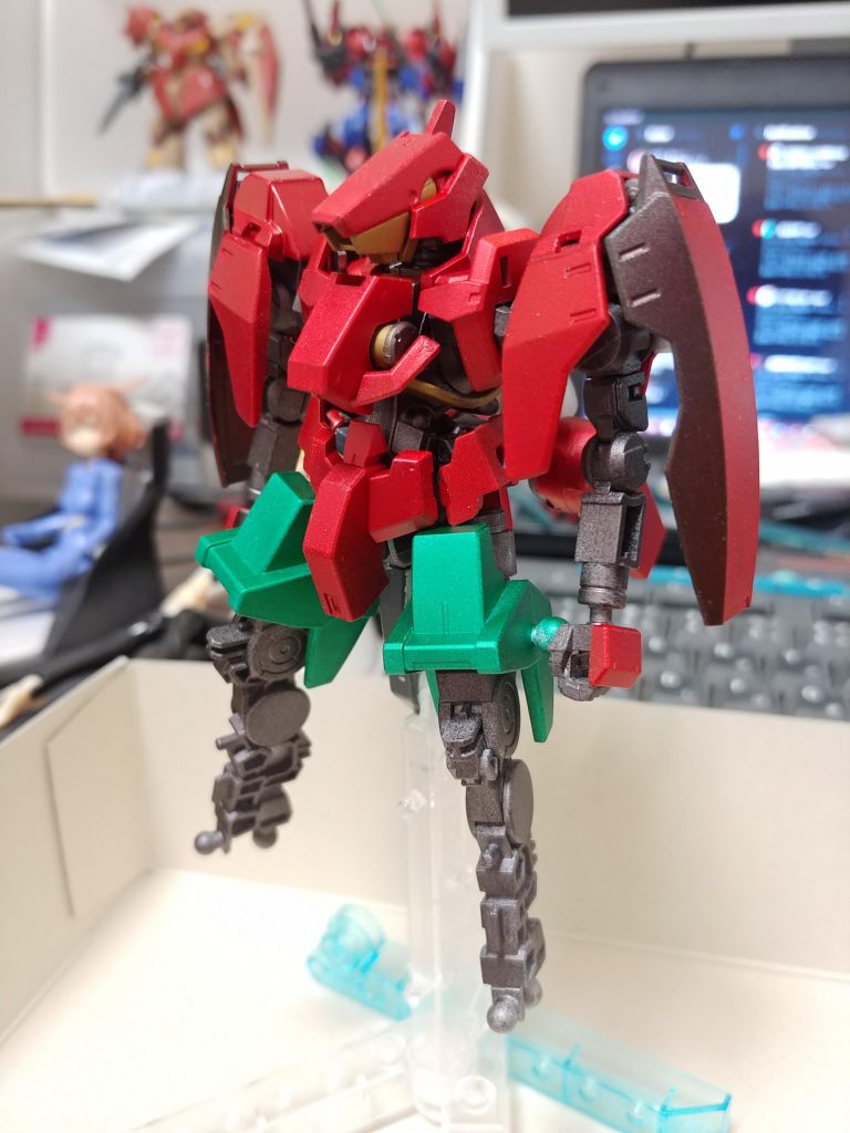 緑（ガンダムマーカーEX　ルミナスメタグリーン）も差して…