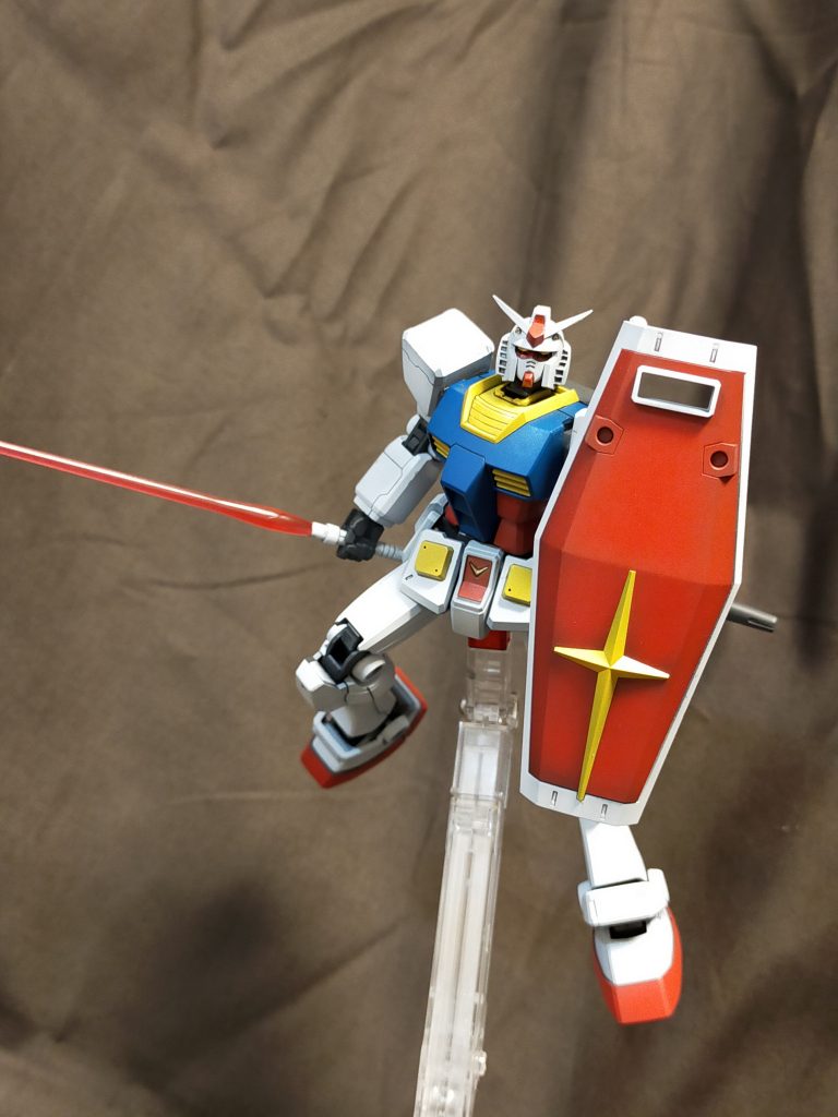 サーベルポージングも決まります。ガンダム。どんな装備でも画になりますね。