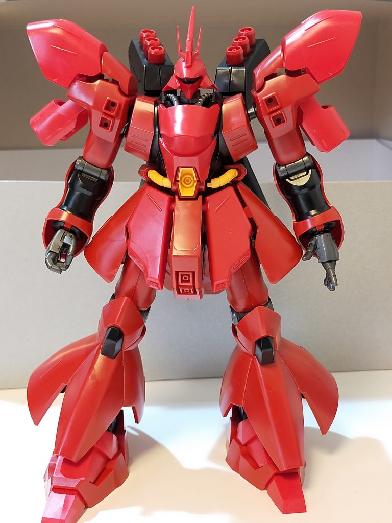 整形色も2種類の赤で濃淡が表現されていました！素組みでもいい出来です。