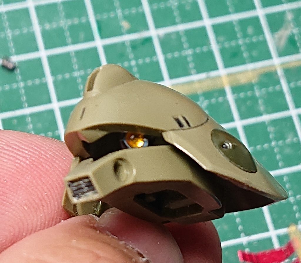 モノアイはランナーの切れ端を使って可動化