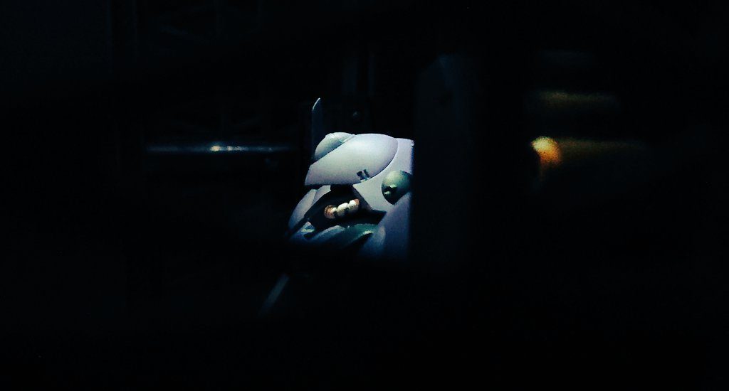 こちらコードネームY…ジオンの船のMS格納庫に潜入…マラサイタイプの新型を発見…応答願う…