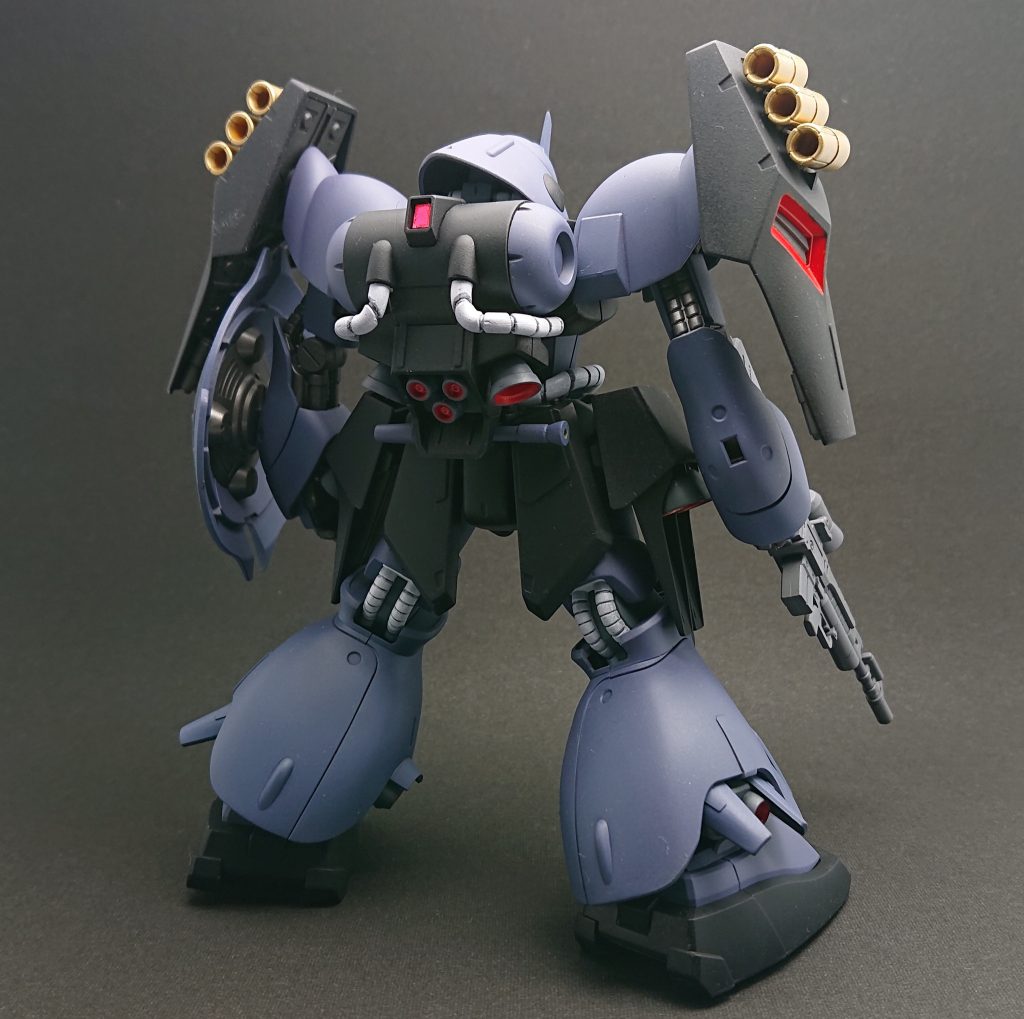 一応設定としては UC.0096年代にジオン残党が鹵獲したマラサイと連邦との闇取引で手に入れたヤクト・ドーガの予備機の腕部を組み合わせて作られた機体。しかし、肝心のニュータイプのパイロットが居なかったため格納庫入のままで出撃することはなかったという…。ビルド系で出すなら主人公機とドンパチやるけどその後瞬殺されるという感じです笑塗装はガンダムマーカーエアブラシで行いました。