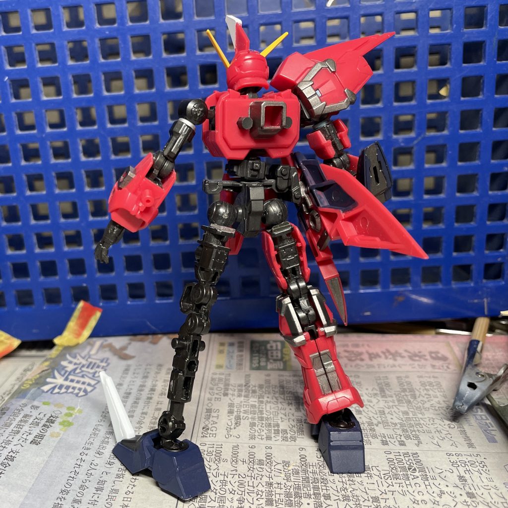 太もも上部に貼ったパーツは、後ろから見てスカスカして見えないように板状のものにしました。