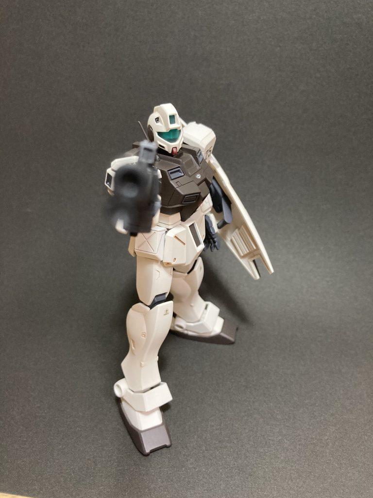 ポーズ1:シンプルなキットですが、古臭さを感じさせず、どんなポーズをとっても様になります。