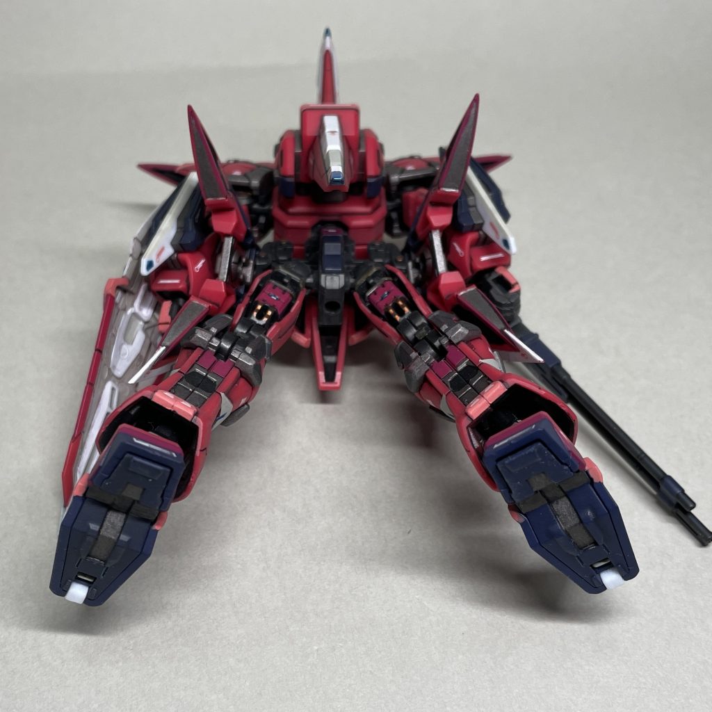 下から足裏に肉抜き穴はありません。