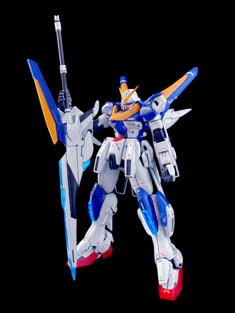 ミノフスキードライブ1機を搭載したランス。V2に付属したコアファイターを元にミキシングして製作することで、新装備ながらV2に自然と馴染むデザインに仕上げることができました。