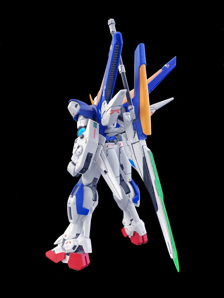 巨大ランスは背中に懸架することができます。