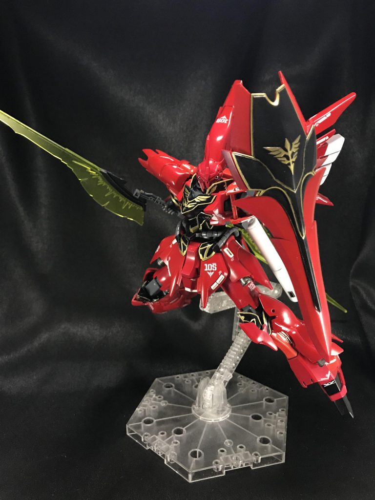 シナンジュって言うとあんまり派手なポージングをさせるところを見かけないんですが、可動範囲も広いので躍動感あるポージングも楽々出来ますね!もし家で飾るのなら、これかな?^^