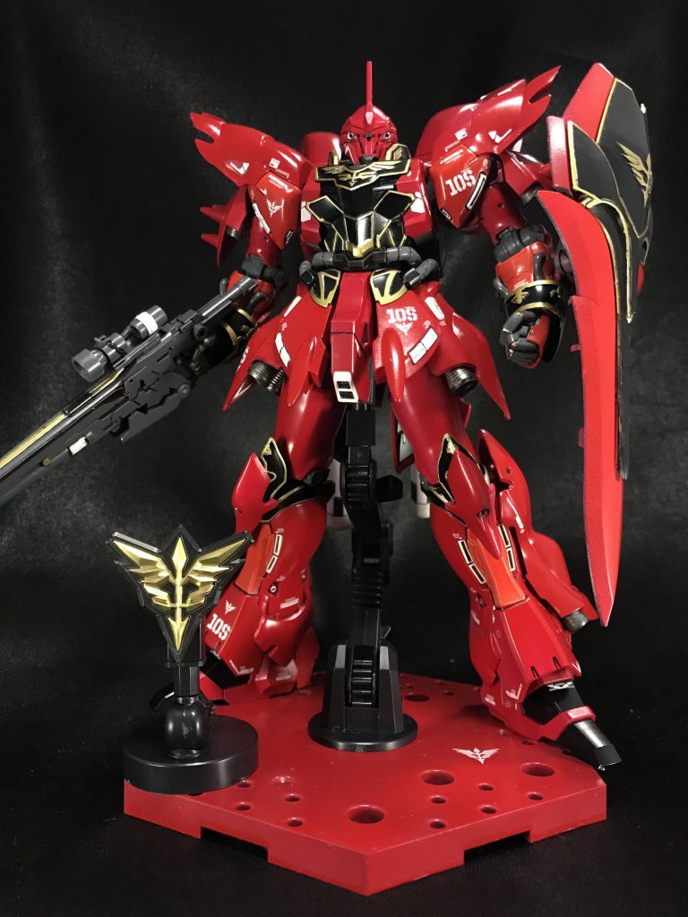 サムネにもありましたこちらの台座はアクションベース5の黒を赤く塗装してみました。そして、今回初めて使ってみたんですがエンブレムレリーフ!こちらはこういった雰囲気を出すのに持ってこいなアイテムとなっているのでオススメです^^ やっぱり飾るのであればアクションベースは必須だと思います。しかし、ただ渡すだけではちょっと芸がないのでこういったところもちょっと力入れてみました! っと言うワケでHGUCのシナンジュでした!これよりも更に精巧に作られたRGもあるんですが、触りやすさを考慮した時にHGのほうがいじりやすいかな?っと思ってチョイスしました。しかし一番苦労したのは・・エングレービングですね;; しばらくはやりたくないと思った作業でしたが、なんとか頑張って塗り分けるとやっぱりグッと引き締まると思います!そして今回は初めて光沢のトップコートで仕上げてみたり、エアブラシを使ってみたりとチャレンジした事も多かったんですが、また一つ自分のスキルが広がったと実感しましたので、今後に活かしていきたいと思います!