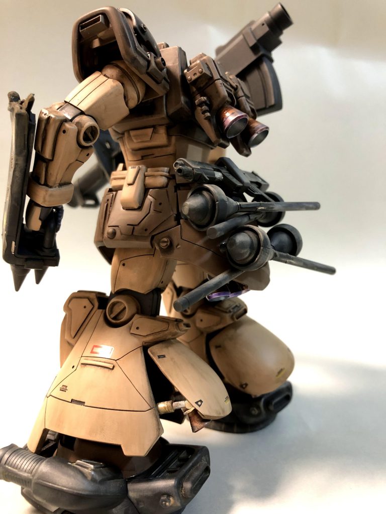 高機動型らしくリヤ周り各所にバーニア追加。脚部スカート部にバーニヤ開口部用ハッチとシリンダーを製作。更に機動力をUPさせます。