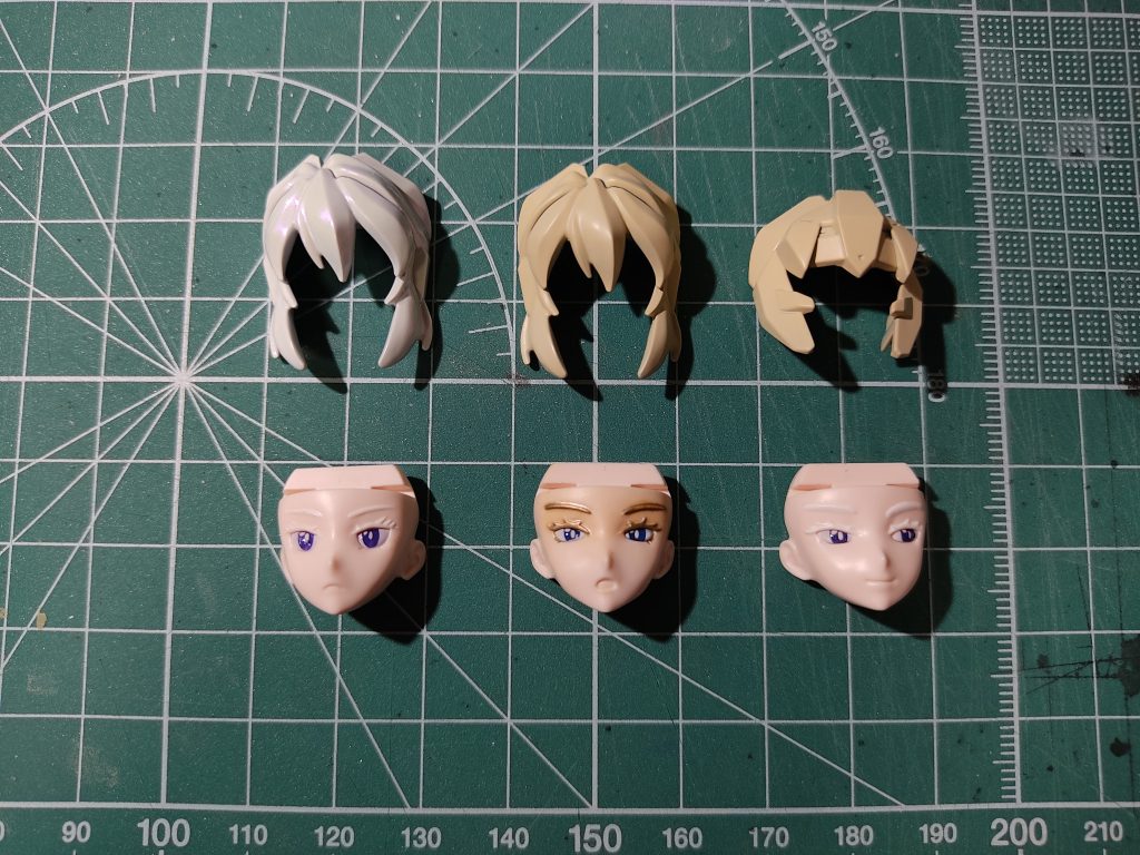 このキット、フェイスパーツ、ヘッドパーツが複数入っているので上記のように色変えして遊べます♫