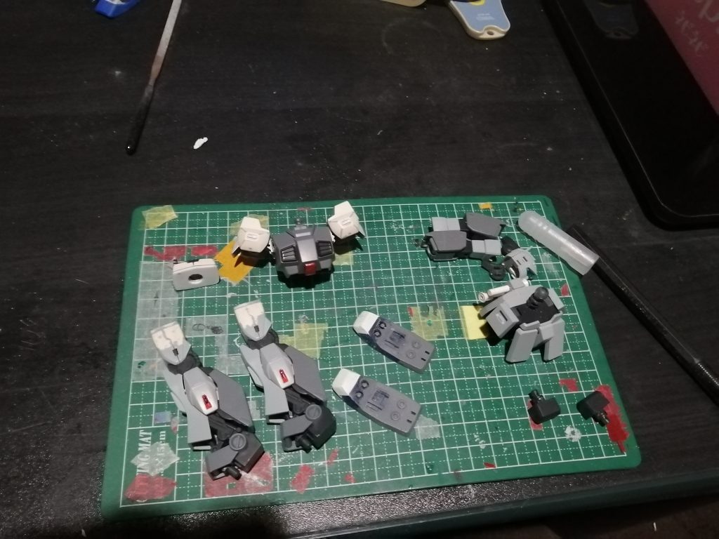 ネモは素組みだとスタイル悪過ぎたので腕、足、つま先、腰、首を延長