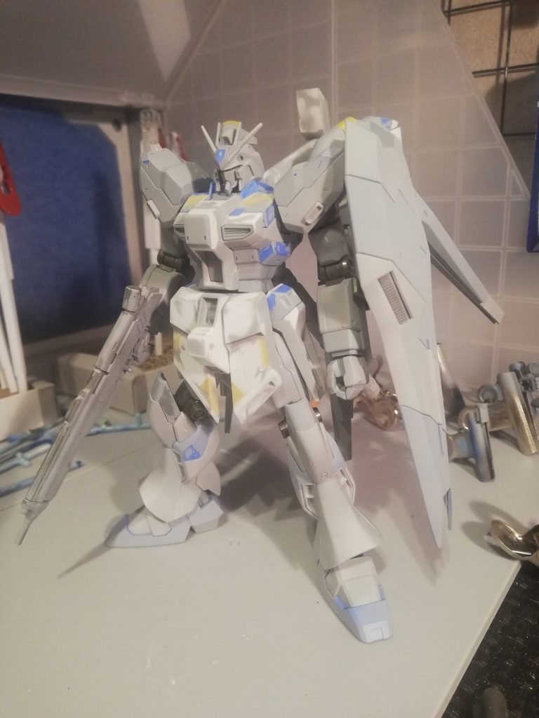 フロントスカートとファンネルラックに一番時間を使いました。パーツ分割が素晴らしかったので、塗装はとても楽でした。最後まで見ていただいてありがとうございました。