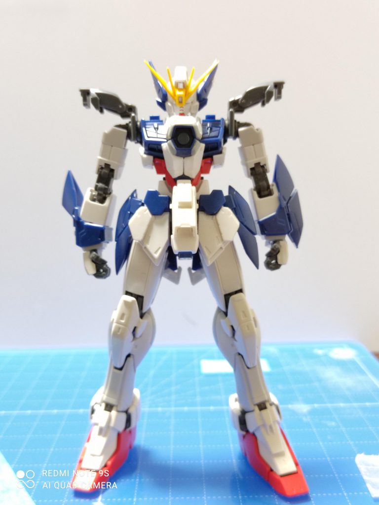 ジャンクパーツでディテール出しというのをやってみたかったのですが、未熟者がRGでやることでは無かったですウイングゼロEWという機体もあまりスキが無いというか盛れるイメージが沸きませんＲＧ特有のジョイントインジェクションも相まって、手を付けられる所が…無いっ…！手詰まりになって放置するくらいならと、ひとまず完成まで持っていきました