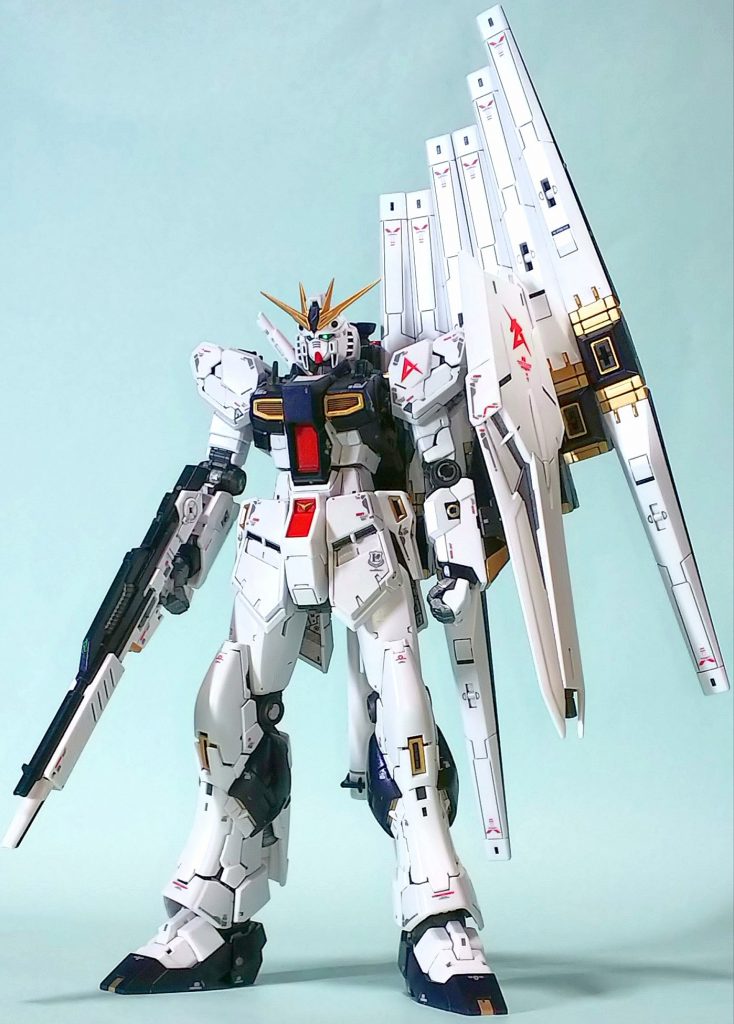 パーツの組み替えで、ノーマルのνガンダムを再現できる。