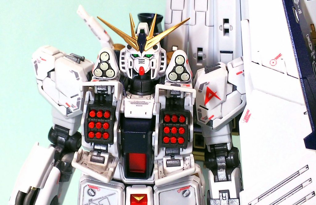 胸部のミサイルは、自分の好みからレッドで塗り分けている。